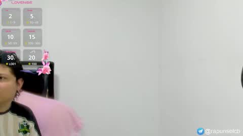 Snapshot of little_rapunsel_ chatting on October 26, 10:47 pm RAPUNSEL AND CAIN online show from October 26, 10:47 pm