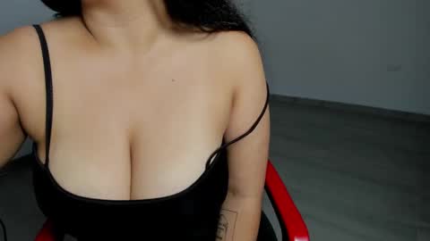 Snapshot of little_shaara chatting on March 8, 8:44 am Shaara online show from March 8, 8:44 am