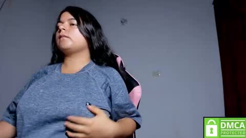 Snapshot of little_shaara chatting on October 22, 8:25 am Shaara online show from October 22, 8:25 am