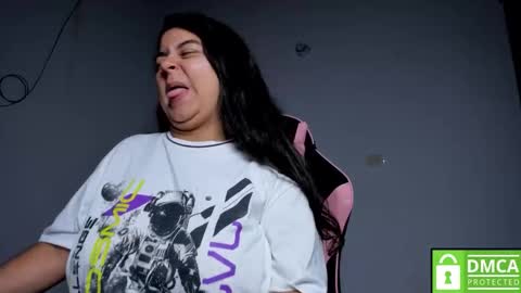 Snapshot of little_shaara chatting on November 1, 8:49 am Shaara online show from November 1, 8:49 am