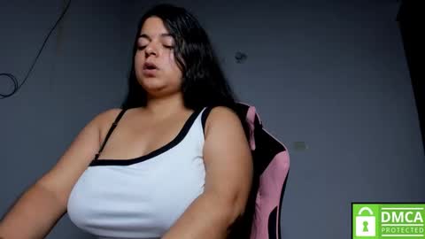 Snapshot of little_shaara chatting on November 19, 8:36 am Shaara online show from November 19, 8:36 am