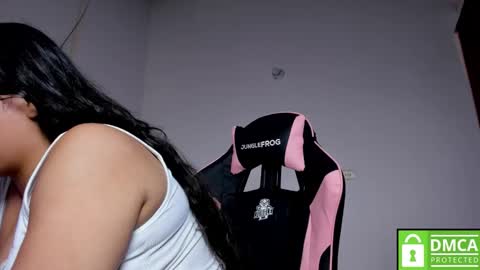 Snapshot of little_shaara chatting on November 21, 8:51 pm Shaara online show from November 21, 8:51 pm