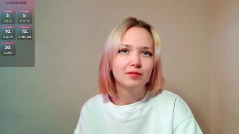 Snapshot of little_sugar_queen chatting on June 14, 1:46 pm Akin online show from June 14, 1:46 pm