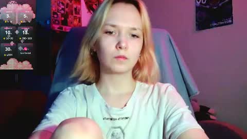 Snapshot of little_sugar_queen chatting on July 27, 10:17 pm Akin online show from July 27, 10:17 pm