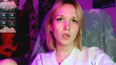 Snapshot of little_sugar_queen chatting on August 3, 5:06 pm Akin online show from August 3, 5:06 pm