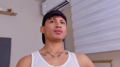 Snapshot of little_tommy19 chatting on October 30, 3:41 am Tommy online show from October 30, 3:41 am