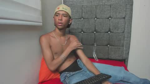 Snapshot of little_twink19x chatting on February 26, 7:24 pm JESSAR online show from February 26, 7:24 pm