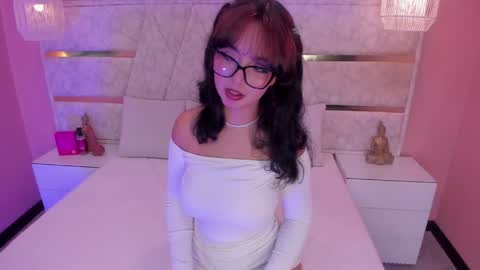 Snapshot of little_vel chatting on May 2, 9:31 pm Im your little Velinda online show from May 2, 9:31 pm