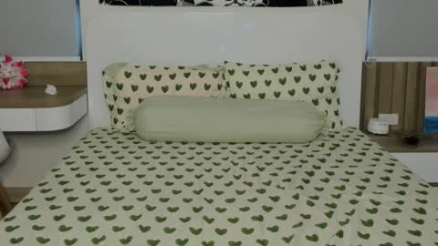 Yena and Gabby online show from April 2, 8:12 am