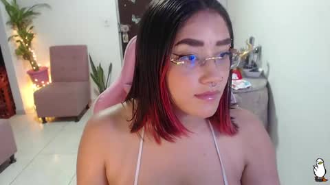 Snapshot of littleangelx_m chatting on February 6, 11:48 pm Daniela online show from February 6, 11:48 pm