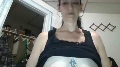 Snapshot of littlebigsquirt7945 chatting on June 6, 5:45 am Sady Jayne online show from June 6, 5:45 am
