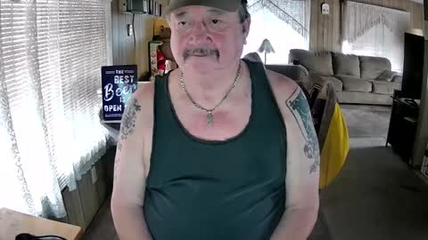 Snapshot of littled83057 chatting on October 3, 5:43 pm Littled83057 online show from October 3, 5:43 pm