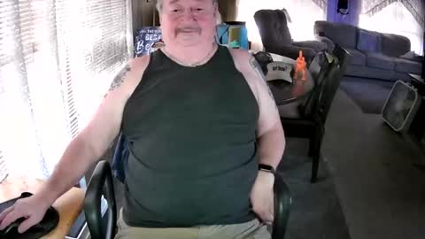 Snapshot of littled83057 chatting on July 19, 4:33 pm Littled83057 online show from July 19, 4:33 pm