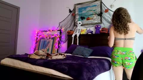 littledeathtrap online show from October 4, 8:40 pm