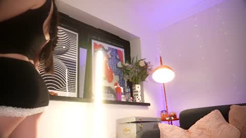 Snapshot of littlee33 chatting on July 3, 8:26 pm Emily Hill online show from July 3, 8:26 pm