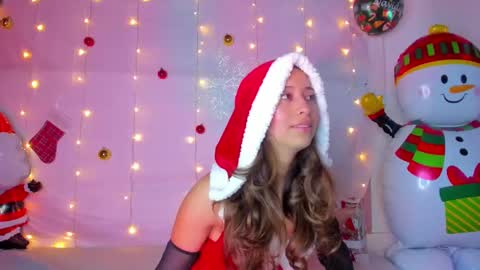 littlee_emma_ online show from December 31, 9:31 am