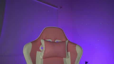 littlee_emma_ online show from February 11, 3:22 am