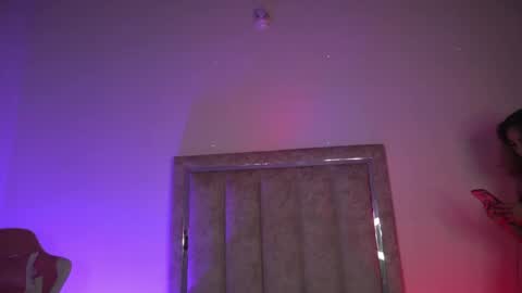 littlee_emma_ online show from April 19, 12:00 am