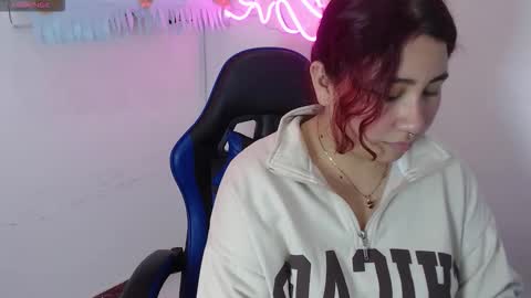 Snapshot of littlee_red chatting on November 11, 9:37 pm Angel online show from November 11, 9:37 pm