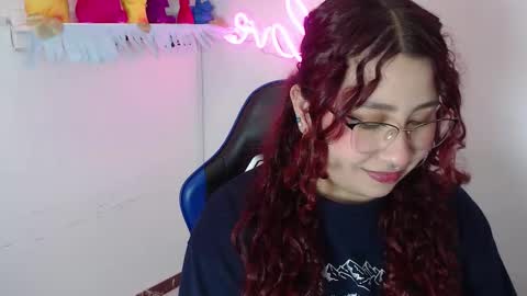 Snapshot of littlee_red chatting on November 21, 8:40 pm Angel online show from November 21, 8:40 pm