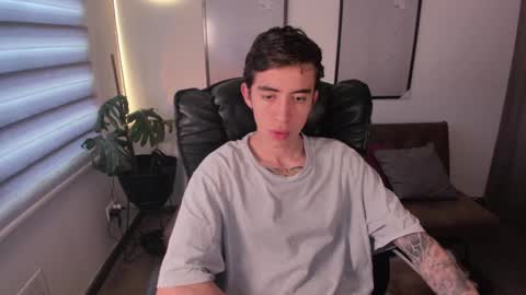 Snapshot of littleferxxo chatting on December 10, 2:17 pm Ferxxo online show from December 10, 2:17 pm