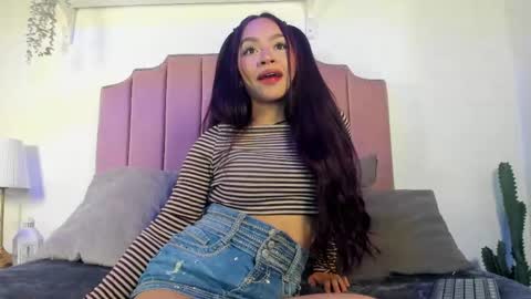 Snapshot of littlejade_dh chatting on April 30, 11:49 am littlejade_dh online show from April 30, 11:49 am