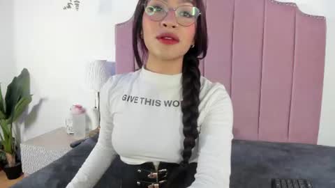 Snapshot of littlejade_dh chatting on June 11, 11:52 am littlejade_dh online show from June 11, 11:52 am