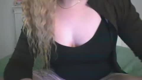 Snapshot of littlekitty4ddy chatting on April 12, 6:40 am babygirll online show from April 12, 6:40 am