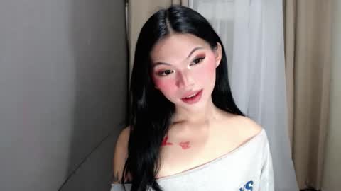 littlelace_ online show from March 16, 9:24 am