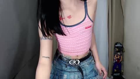 littlelace_ online show from April 4, 10:18 pm