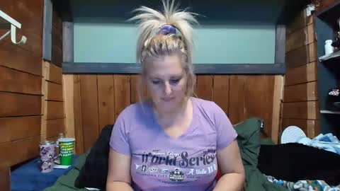 lisanixs online show from January 6, 8:45 pm