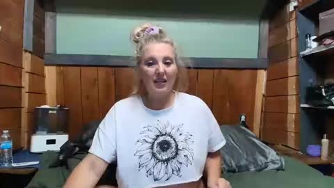 lisanixs online show from April 2, 5:21 pm