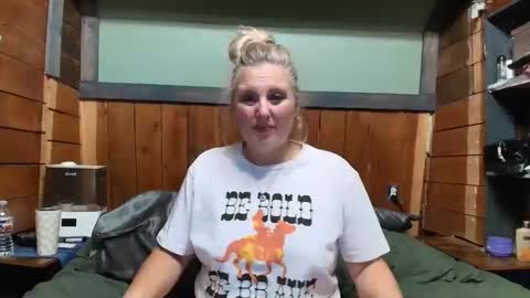 Snapshot of littlelisa1 chatting on April 18, 4:16 am lisanixs online show from April 18, 4:16 am