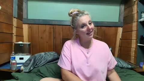 Snapshot of littlelisa1 chatting on May 5, 4:09 am lisanixs online show from May 5, 4:09 am