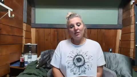 Snapshot of littlelisa1 chatting on May 12, 5:32 pm lisanixs online show from May 12, 5:32 pm