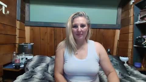 Snapshot of littlelisa1 chatting on May 29, 3:59 am lisanixs online show from May 29, 3:59 am