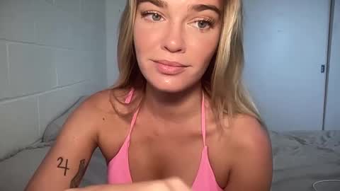 Snapshot of littlemaryjane19 chatting on March 4, 10:27 pm Marciabrady online show from March 4, 10:27 pm