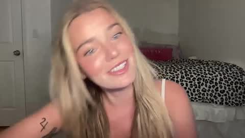 Snapshot of littlemaryjane19 chatting on September 17, 8:32 pm Marciabrady online show from September 17, 8:32 pm