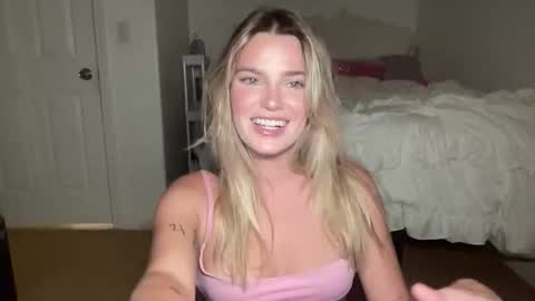 Snapshot of littlemaryjane19 chatting on October 17, 4:48 am Marciabrady online show from October 17, 4:48 am