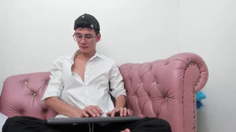 MAX online show from October 15, 5:51 am