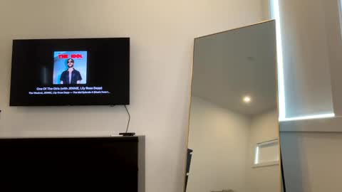 Mia online show from February 3, 8:03 pm