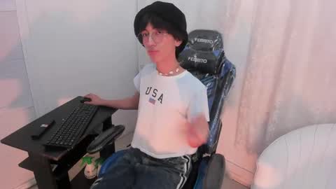 Snapshot of littleprince_ chatting on May 14, 4:30 am PRINCE online show from May 14, 4:30 am