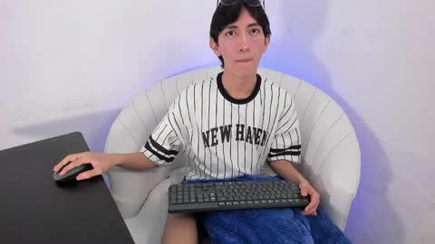 Snapshot of littleprince_ chatting on June 5, 5:58 am PRINCE online show from June 5, 5:58 am