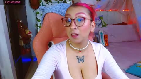 Snapshot of littlerouse_ chatting on May 20, 8:20 am Ruby Rouse online show from May 20, 8:20 am