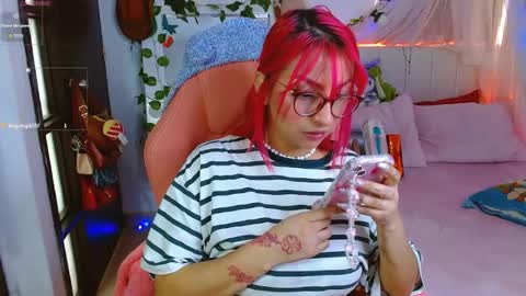 Snapshot of littlerouse_ chatting on May 23, 8:02 pm Ruby Rouse online show from May 23, 8:02 pm