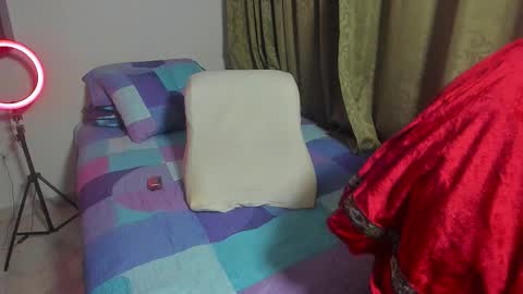 Snapshot of littlesissy_ chatting on September 15, 2:00 am Sofi online show from September 15, 2:00 am