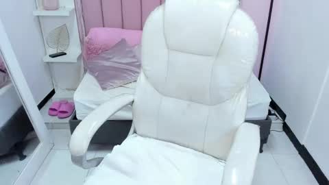 Snapshot of littlesofii chatting on October 6, 11:02 pm sofii online show from October 6, 11:02 pm