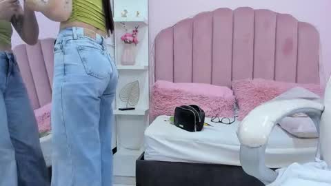 Snapshot of littlesofii chatting on November 1, 10:12 pm sofii online show from November 1, 10:12 pm