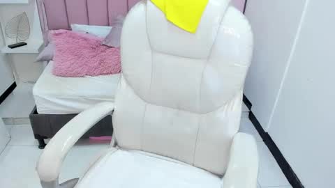 Snapshot of littlesofii chatting on November 18, 9:41 pm sofii online show from November 18, 9:41 pm