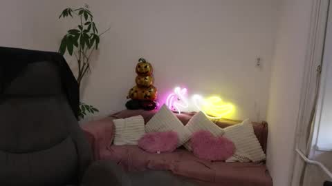 Snapshot of littlestellaspark chatting on October 23, 6:45 am littlestellaspark online show from October 23, 6:45 am